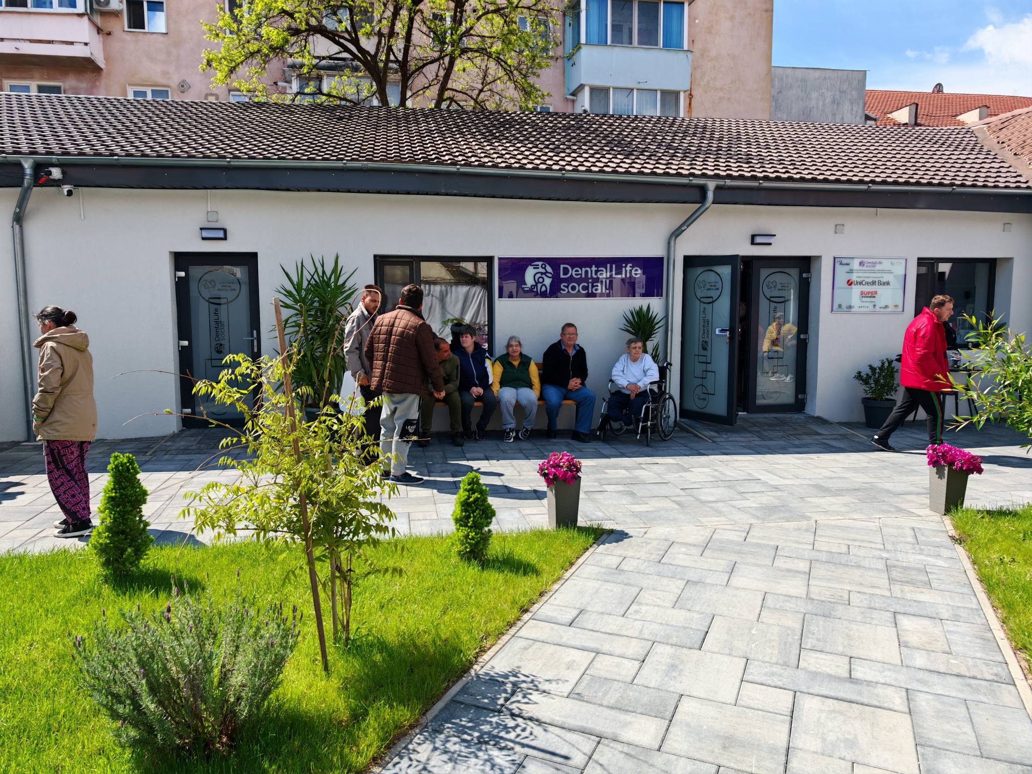 Inaugurarea Clinicii Stomatologice Sociale Dental Life Social nr.7 Arad &icirc;mpreună cu Volunteer for Life